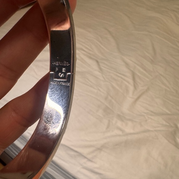 Hermès
Enamel Clic Clac H Bangle Bracelet - Picture 9 of 9